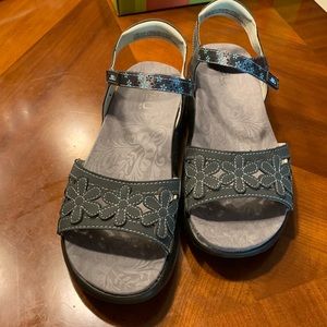 NEW JBU sandals, size 7.5.
